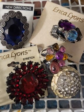 LOT OF DEPT STORE STRETCH/NON COLORFUL FUN RINGS!